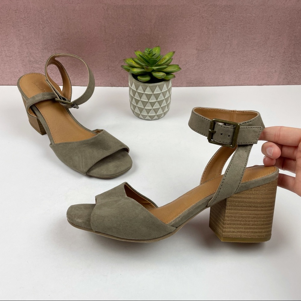 Universal Thread Gray Tan Open Toe Chunky Heels Shoes Ankle Strap Size 7.5